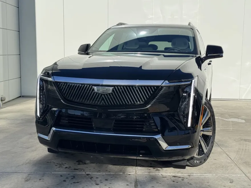 2025 Cadillac Escalade IQ Luxury photo 1