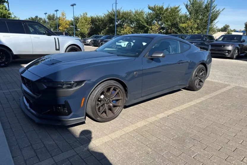 2024 Ford Mustang Dark Horse photo 1