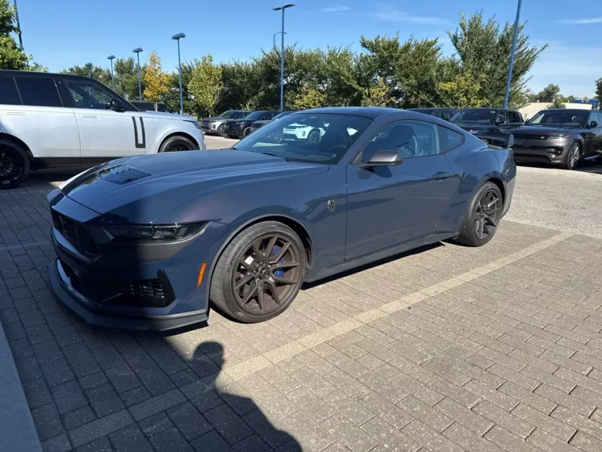 2024 Ford Mustang Dark Horse photo 1