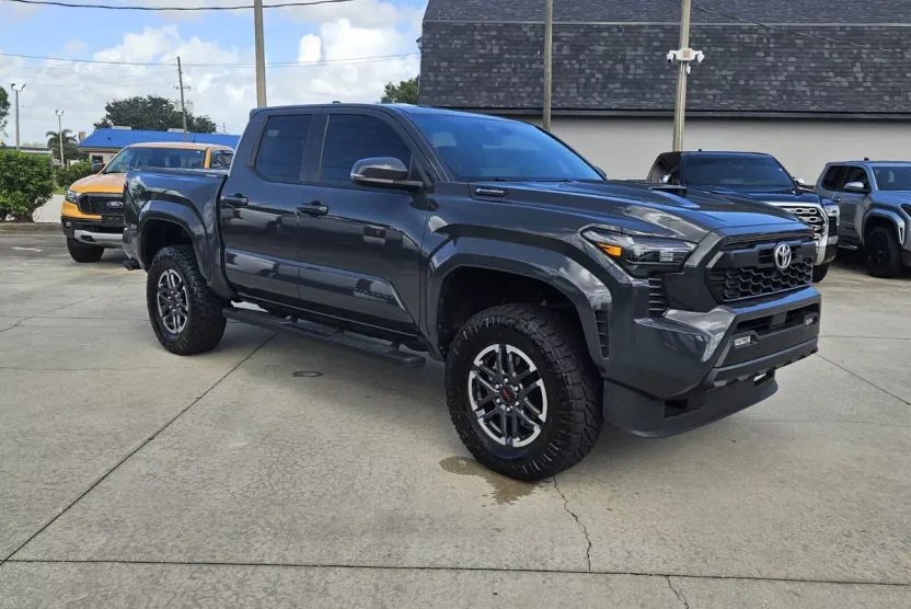 2024 Toyota Tacoma TRD Sport photo 1
