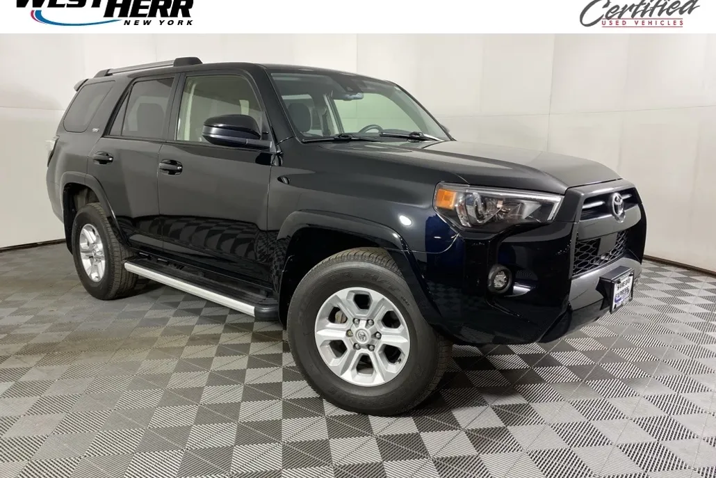 2022 Toyota 4Runner SR5 photo 1