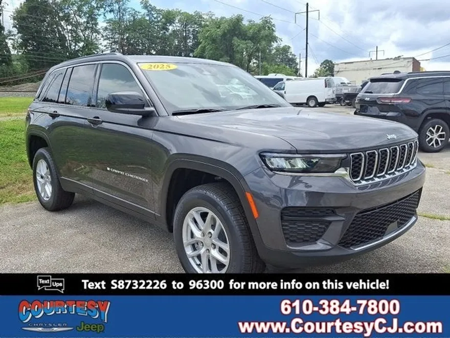 2025 Jeep Grand Cherokee Laredo X photo 1