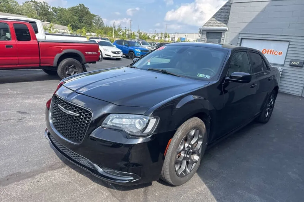 2016 Chrysler 300 S photo 1