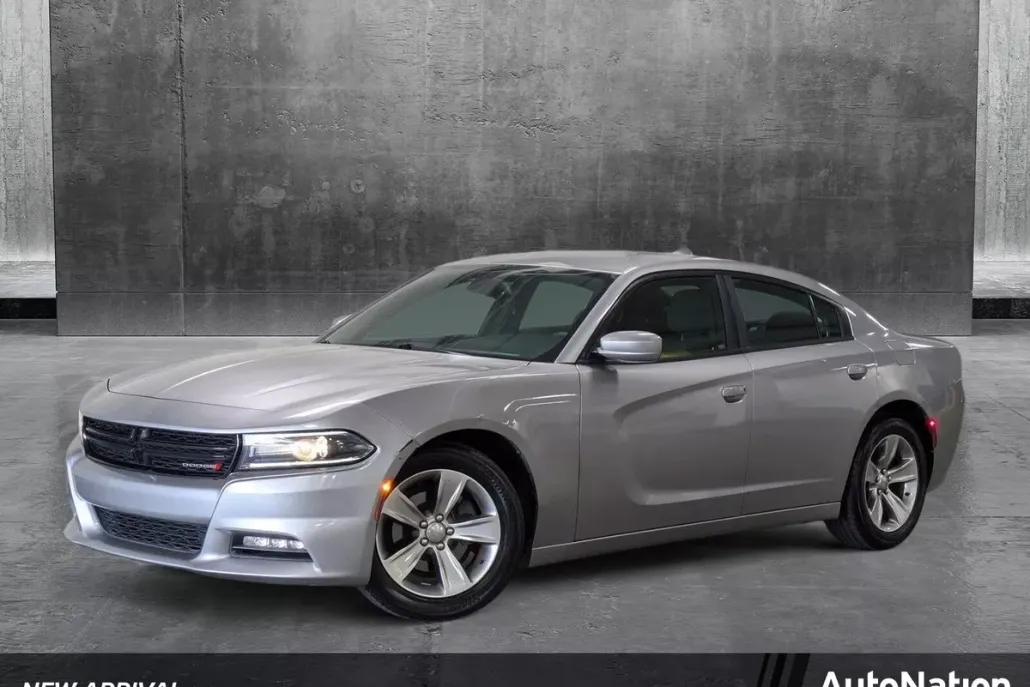 2016 Dodge Charger SXT photo 1
