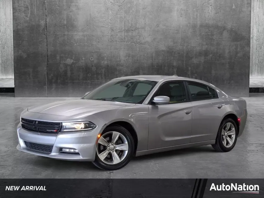 2016 Dodge Charger SXT photo 1