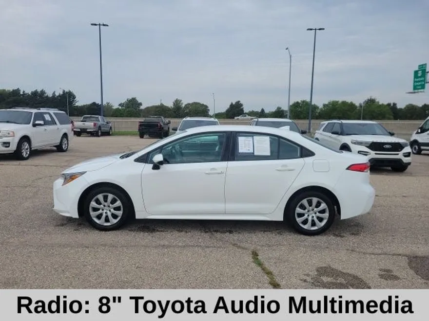 2024 Toyota Corolla LE photo 1