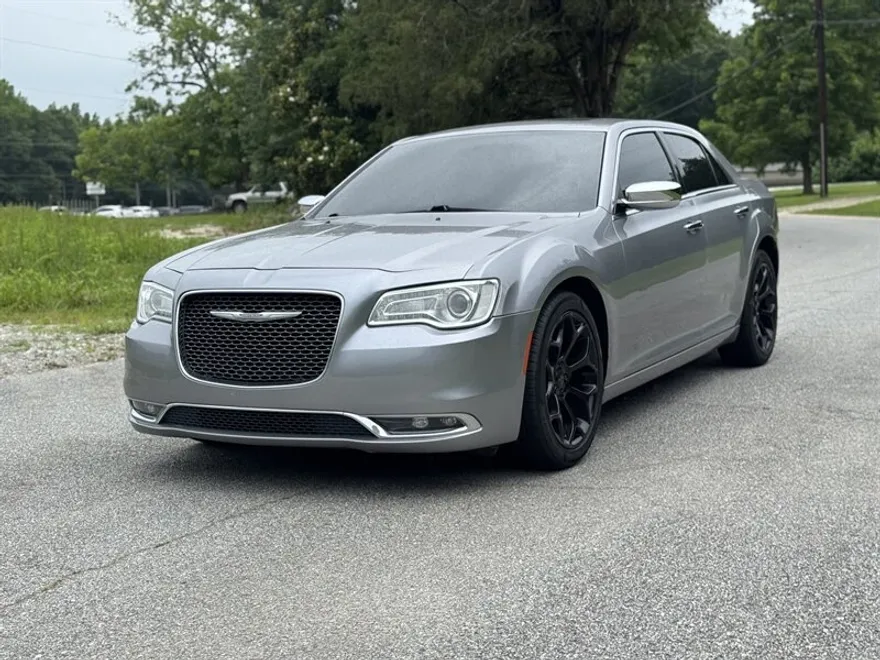2017 Chrysler 300 C photo 1