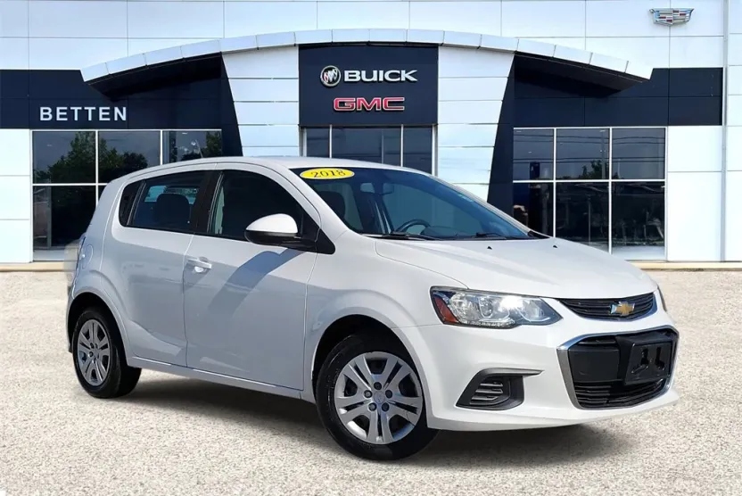 2017 Chevrolet Sonic LT photo 1