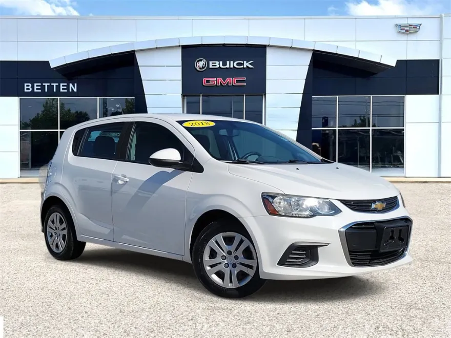 2017 Chevrolet Sonic LT photo 1