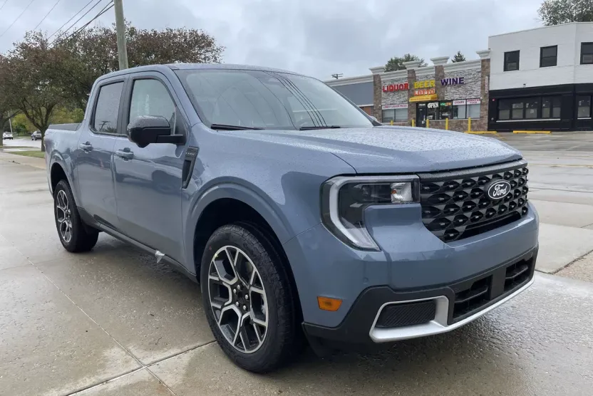 2025 Ford Maverick Lariat photo 1