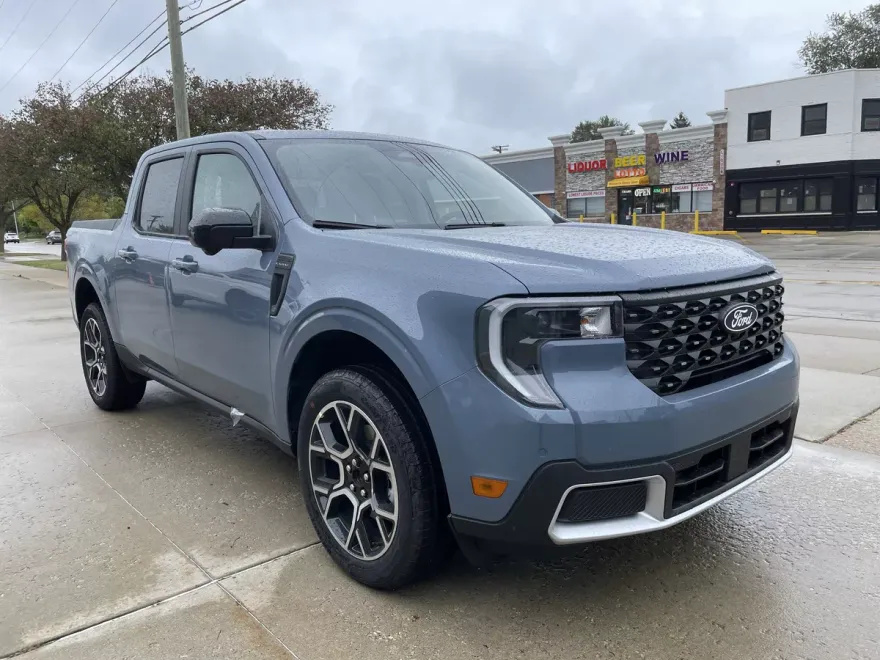 2025 Ford Maverick Lariat photo 1