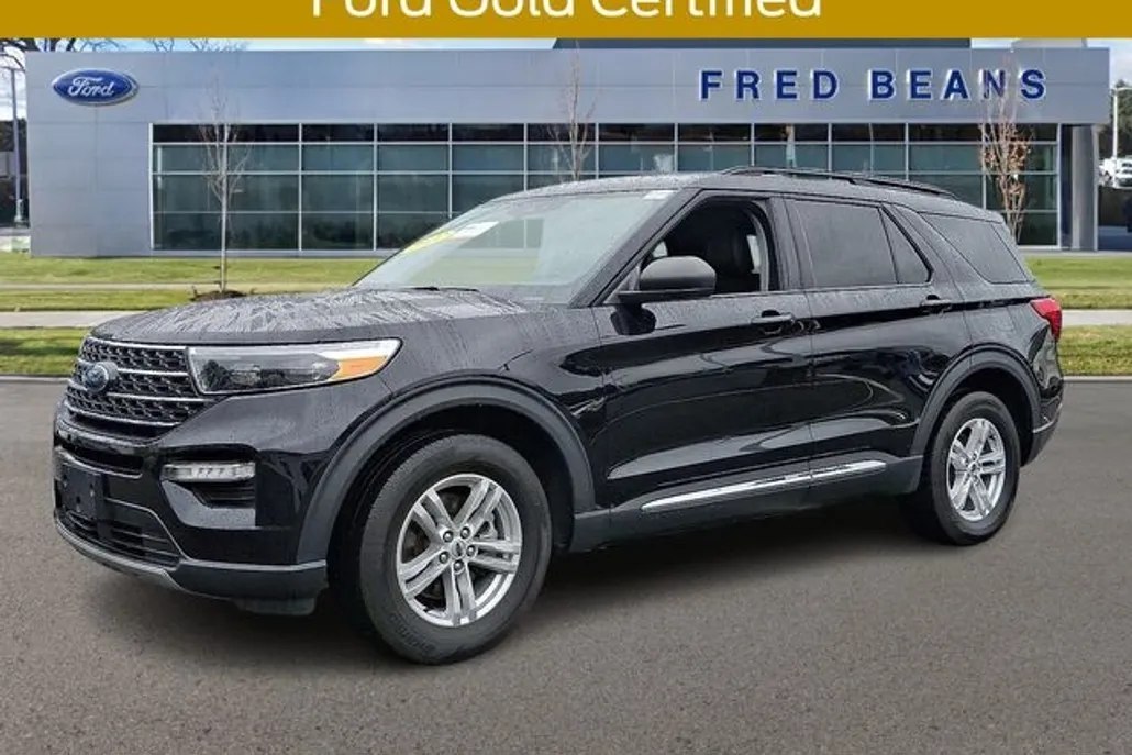 2022 Ford Explorer XLT photo 1