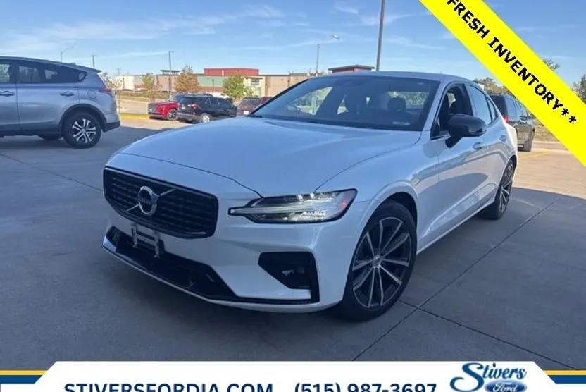2021 Volvo S60 T5 Momentum photo 1
