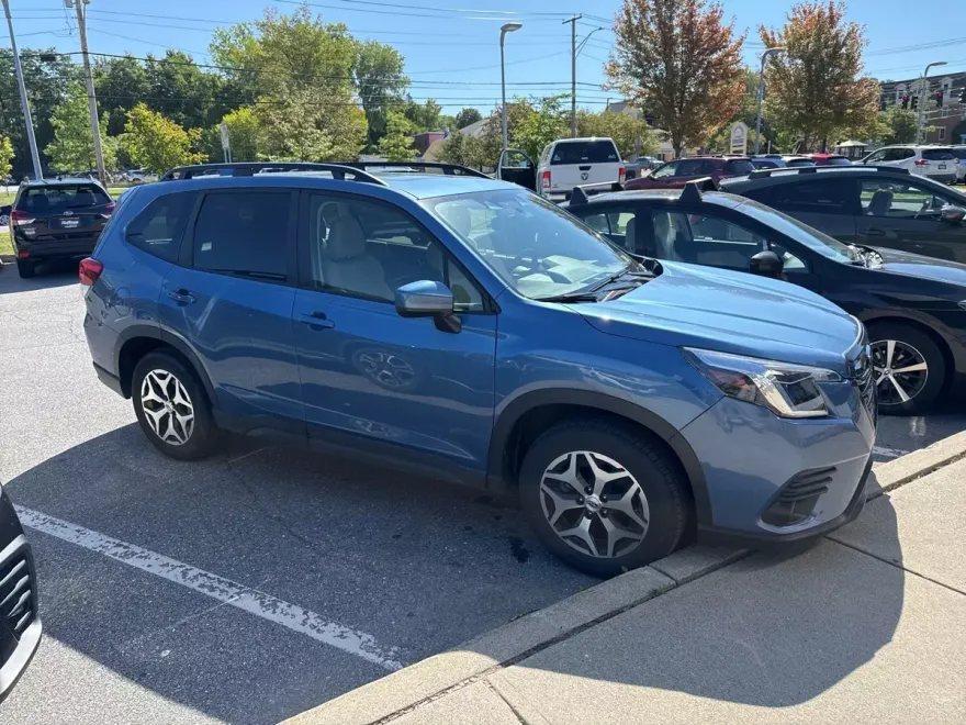 2022 Subaru Forester Premium photo 1