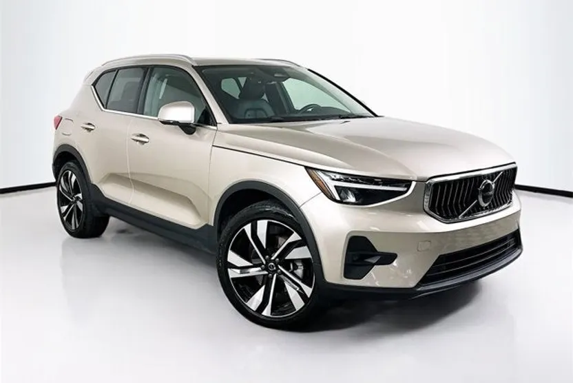 2023 Volvo XC40 Plus photo 1
