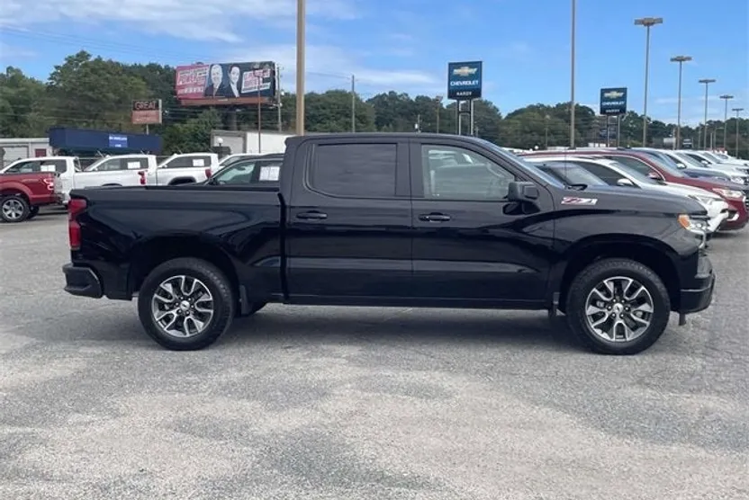 2024 Chevrolet Silverado 1500 RST photo 1