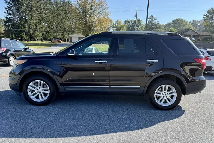 2013 Ford Explorer XLT photo 1