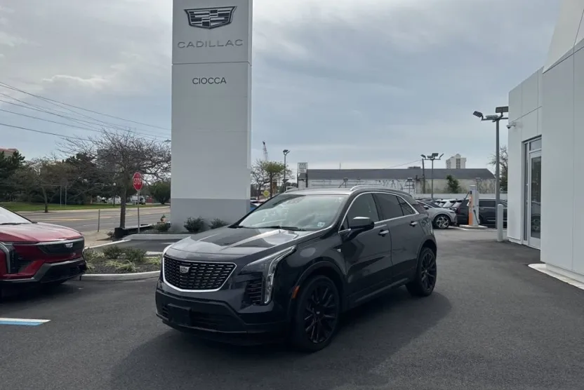 2022 Cadillac XT4 Luxury photo 1