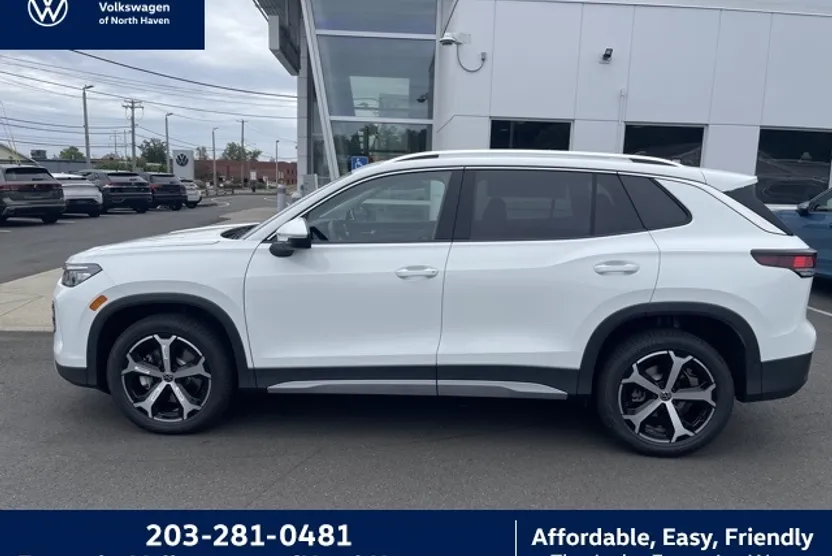 2025 Volkswagen Tiguan SE photo 1