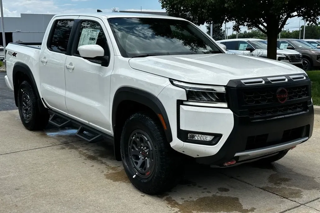2025 Nissan Frontier Crew Cab PRO-4X photo 1