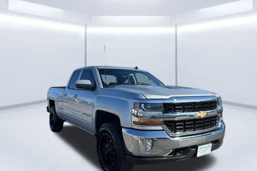 2018 Chevrolet Silverado 1500 LT photo 1
