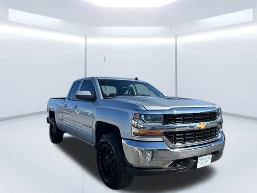 2018 Chevrolet Silverado 1500 LT photo 1