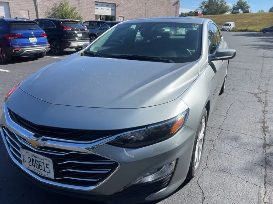 2024 Chevrolet Malibu 1LT photo 1