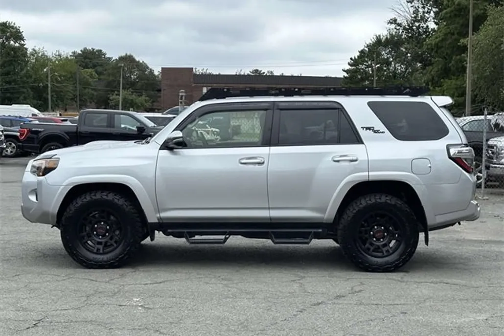 2023 Toyota 4Runner TRD Off-Road Premium photo 1
