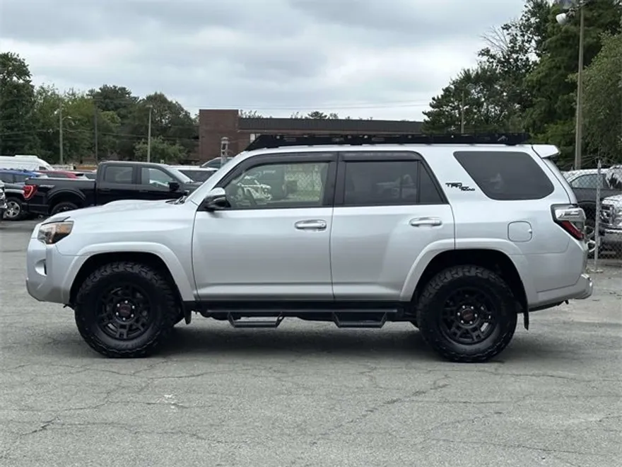 2023 Toyota 4Runner TRD Off-Road Premium photo 1