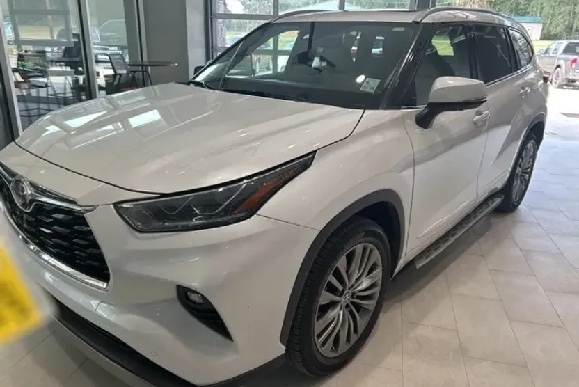 2022 Toyota Highlander Platinum photo 1