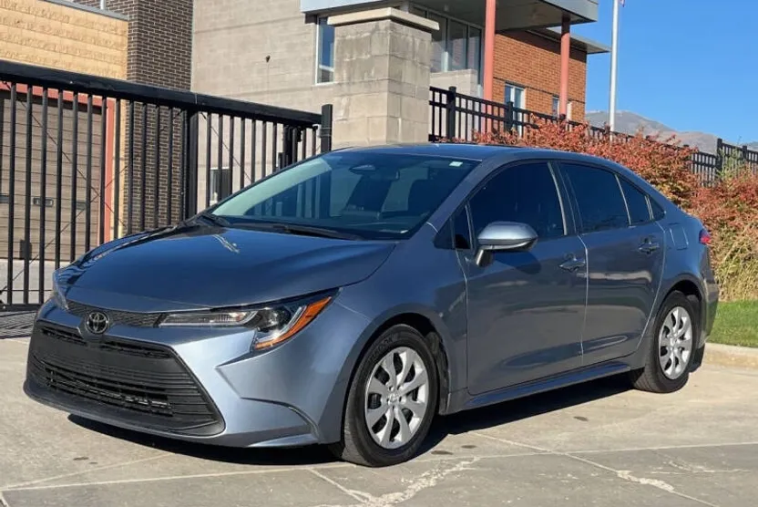 2024 Toyota Corolla LE photo 1