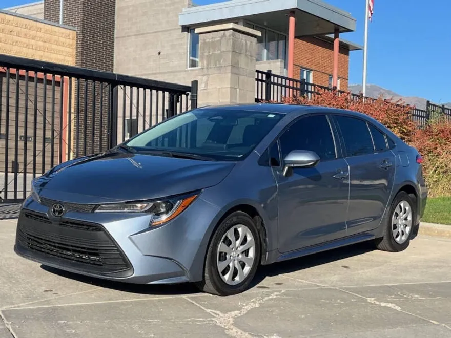 2024 Toyota Corolla LE photo 1