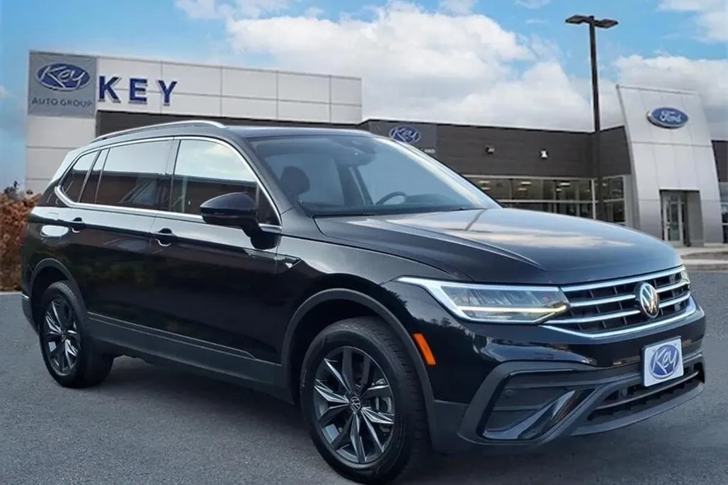 2022 Volkswagen Tiguan SE photo 1