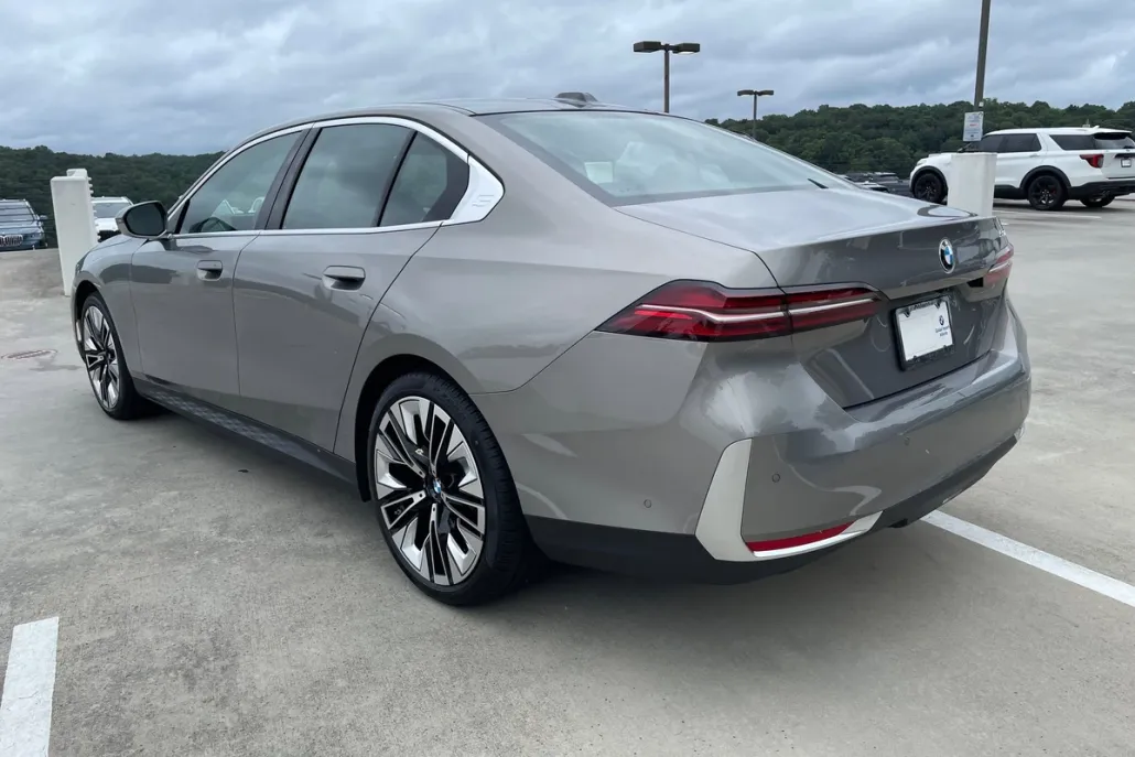 2026 Bmw 530i photo 1