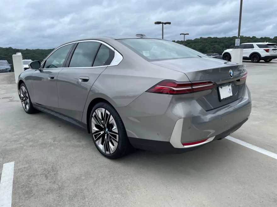2026 Bmw 530i photo 1