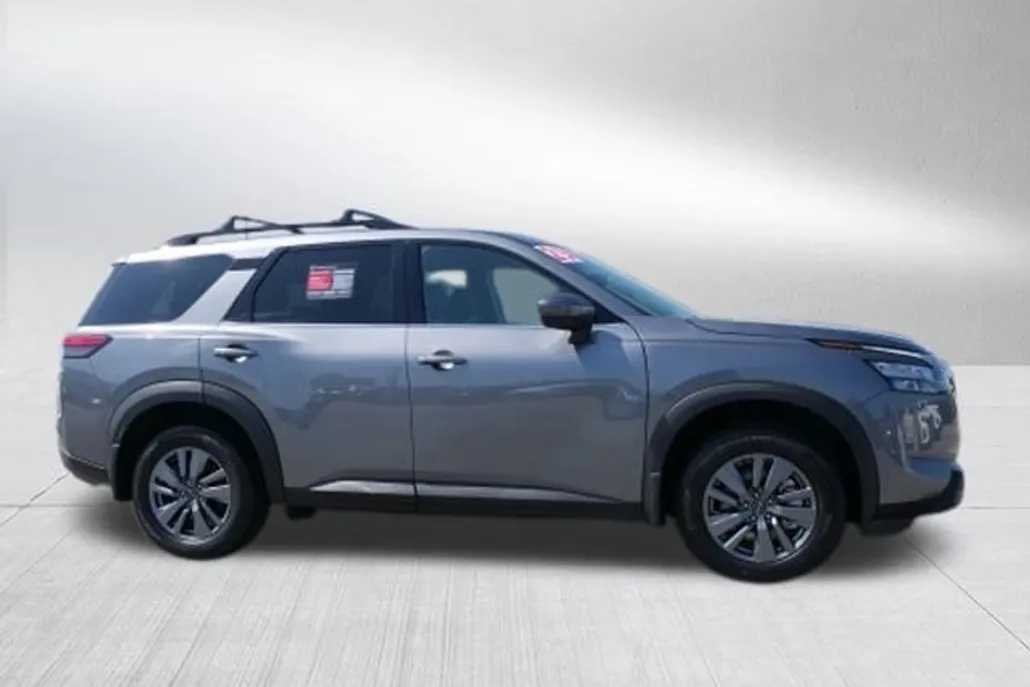 2025 Nissan Pathfinder SV photo 1