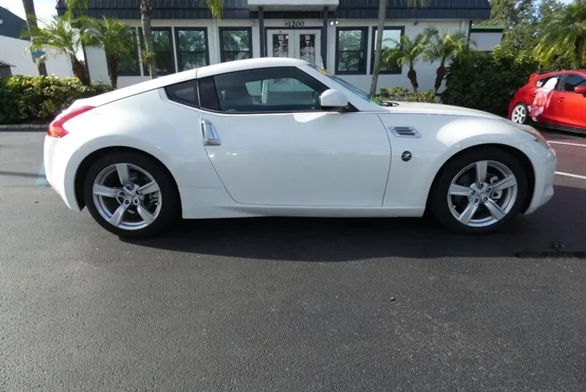2010 Nissan 370Z Base photo 1