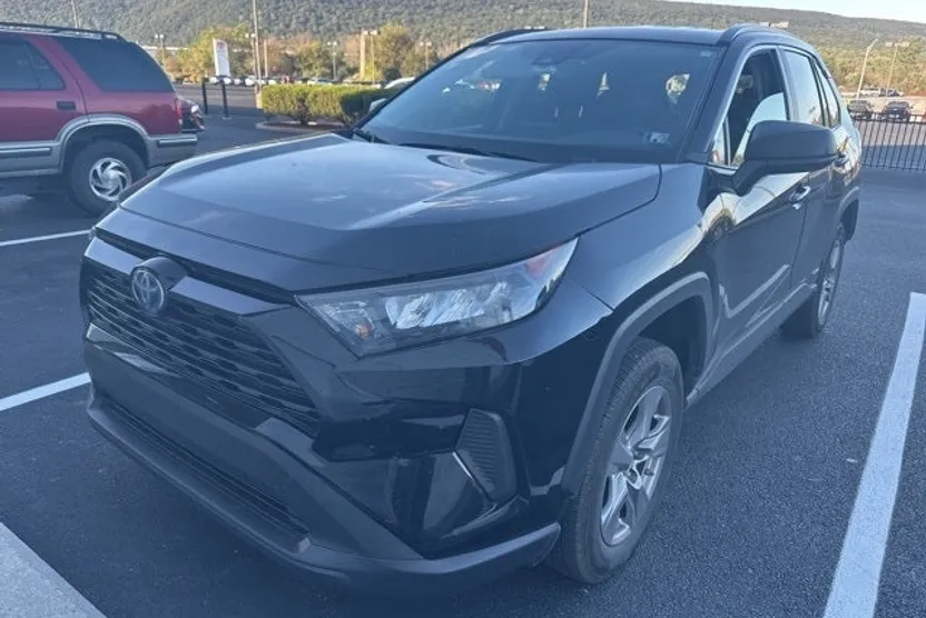 2022 Toyota RAV4 Hybrid LE photo 1