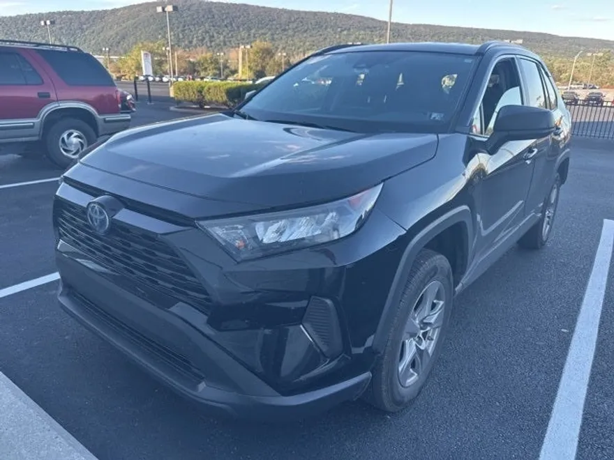 2022 Toyota RAV4 Hybrid LE photo 1