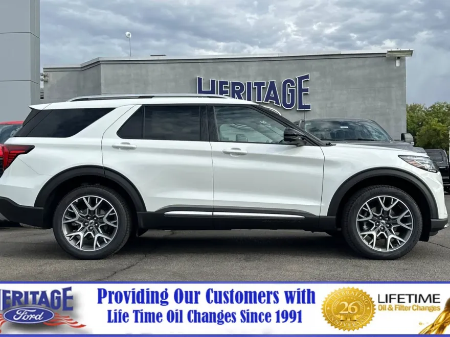 2025 Ford Explorer Platinum photo 1