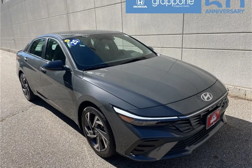 2025 Hyundai Elantra SEL Sport photo 1