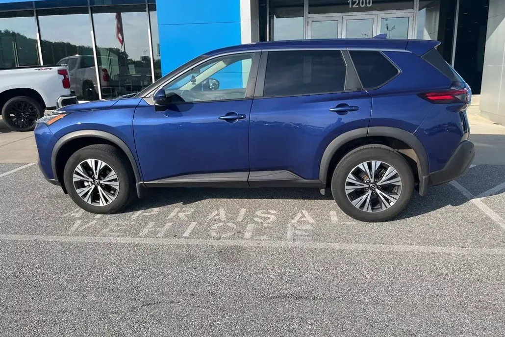 2022 Nissan Rogue SV photo 1