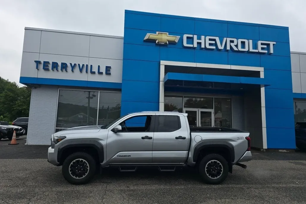 2024 Toyota Tacoma 4x4 SR5 photo 1