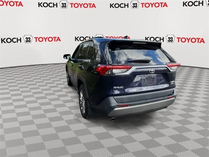 2019 Toyota RAV4 Limited photo 1