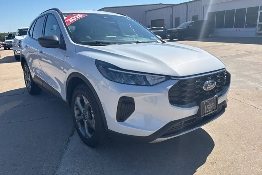 2025 Ford Escape ST-Line photo 1