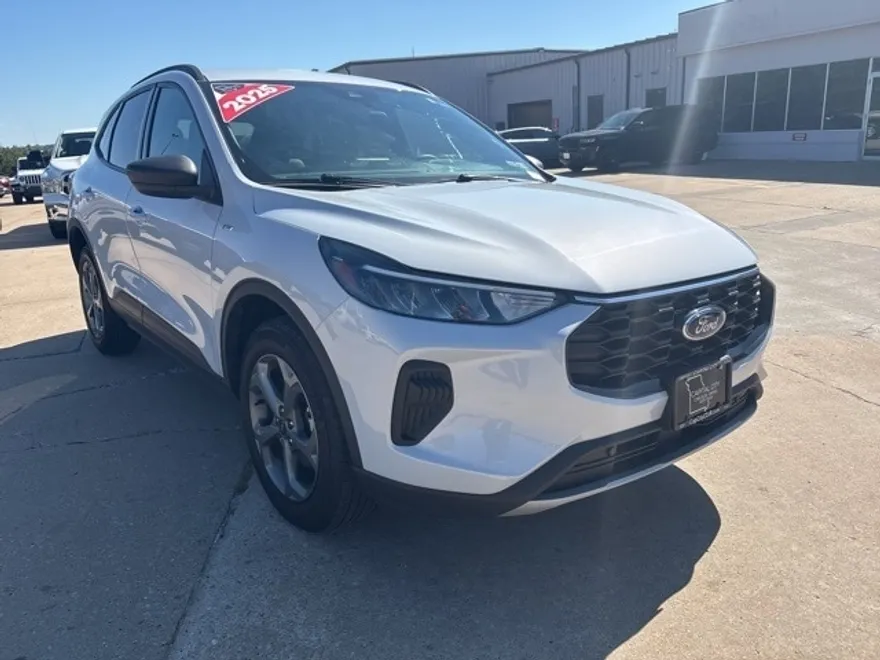 2025 Ford Escape ST-Line photo 1