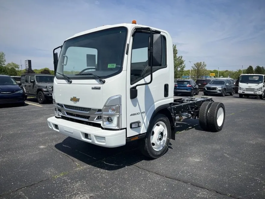 2024 Chevrolet Silverado 4500HD Base photo 1