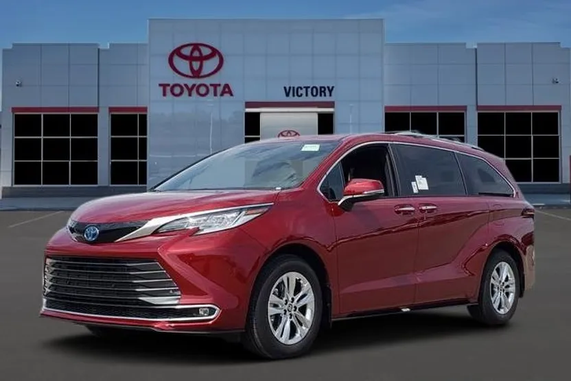 2025 Toyota Sienna Limited photo 1