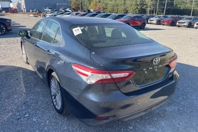 2018 Toyota Camry L photo 1