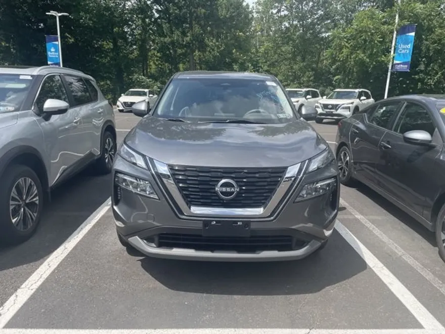 2023 Nissan Rogue SV photo 1
